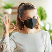 Masca neagra de protectie FFP2 cu prindere dupa urechi,  adulți