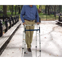 Cadru de mers pliabil pentru persoane cu dizabilități