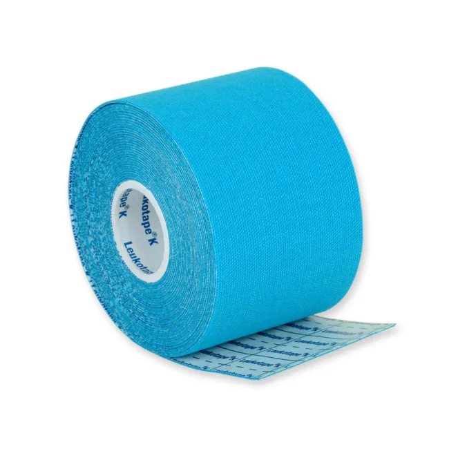 Bandă adezivă elastică pentru taping neuromuscular Leukotape K 5 m × 5 cm, albastru deschis